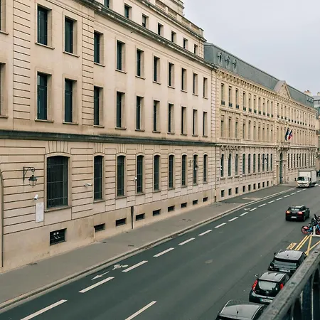 3p En Plein Centre De Louvre شقة